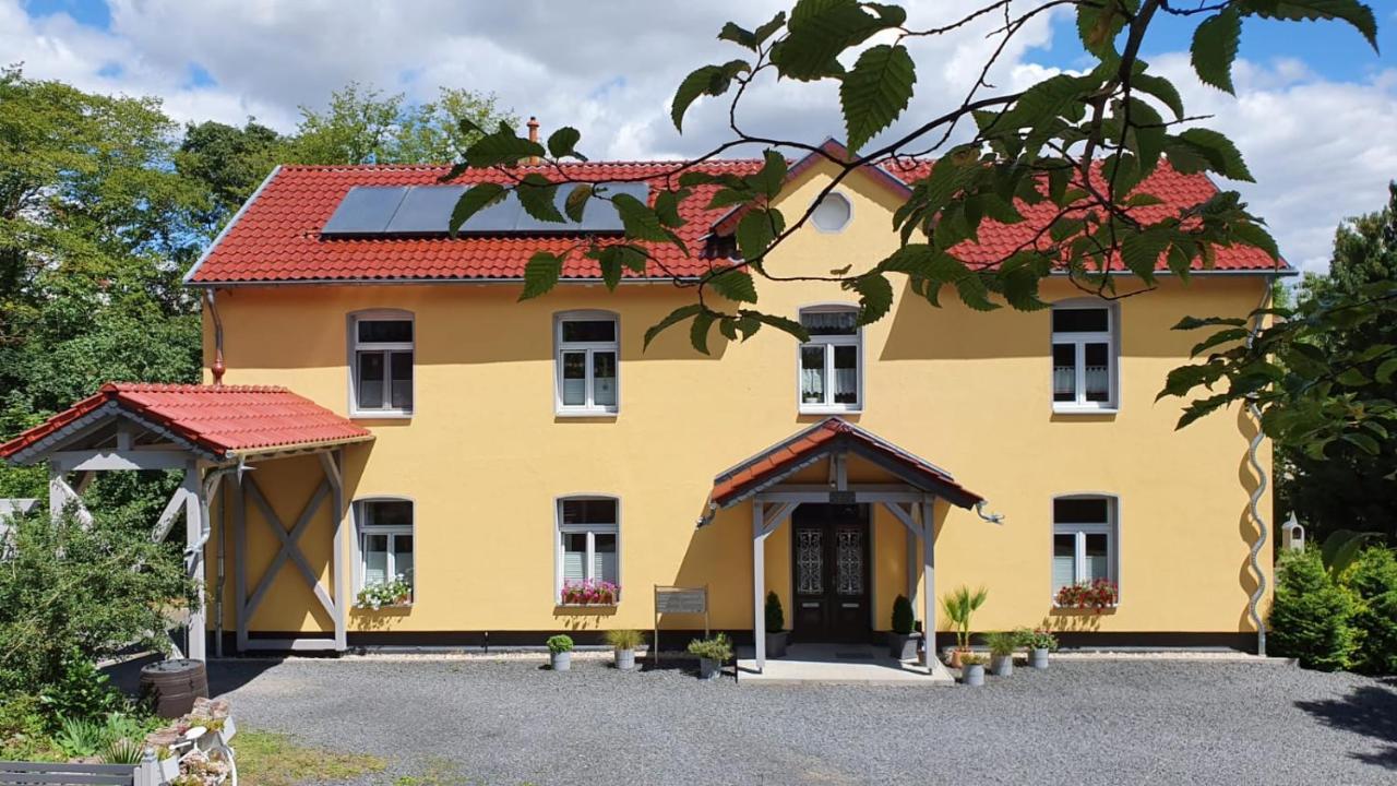 Haus Eveline - Ferienwohnungen Unterhalb Der Wartburg - Эйзенах Экстерьер фото
